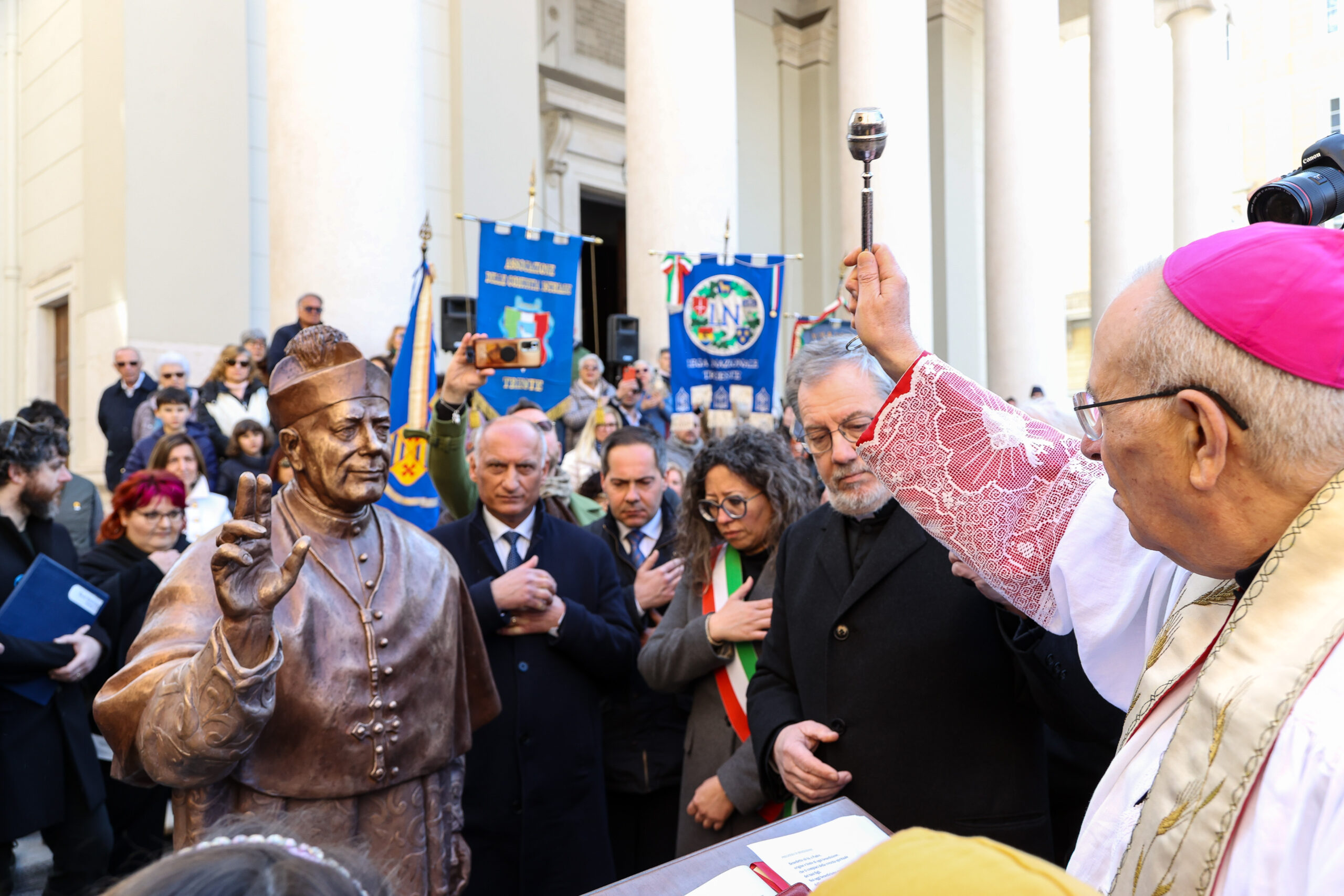 Scoprimento e benedizione della statua di Mons. Antonio Santin
